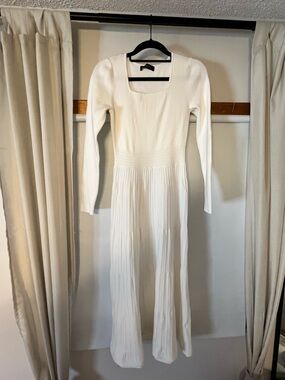 Square-Neck Long Sleeve White Knit Pleated Maxi Dress